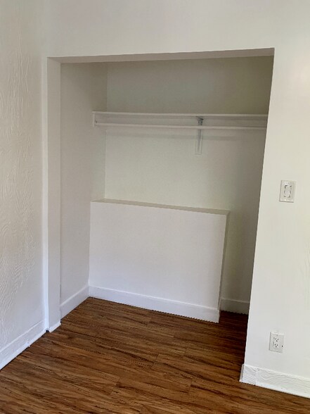 Building Photo - 2032 Vista Del Mar Ave