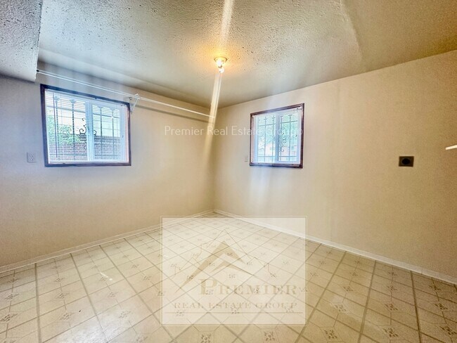 Building Photo - 6873 Metropolitan St