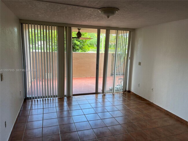 Building Photo - 10525 SW 112th Ave
