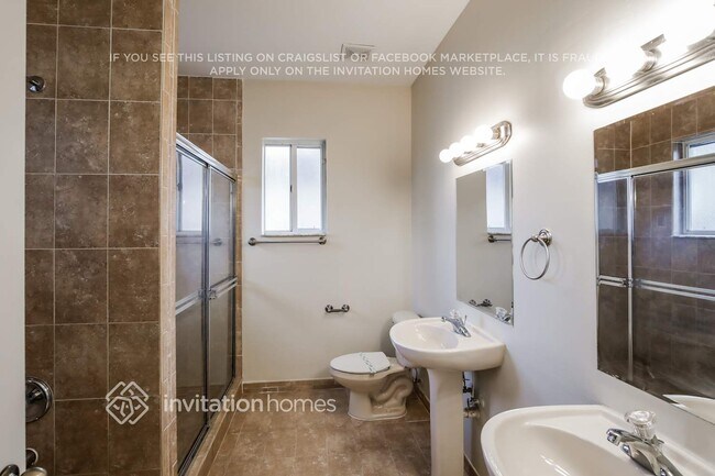 Building Photo - 4102 NE 25th Ct