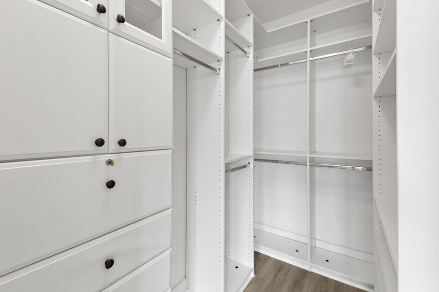 Building Photo - 44 Muller Pl