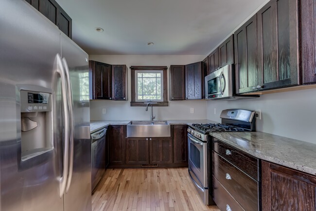 Building Photo - 721 Nellis St