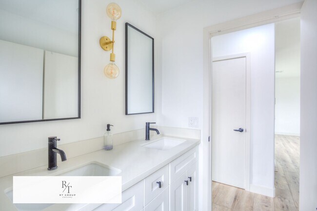 Building Photo - Bright 2BD Back House in Temple City Unified School District – Washer/Dryer Included. Separate En...