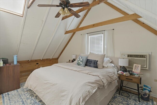 Building Photo - 3144 N Southport Ave