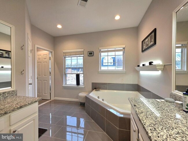 Building Photo - 5300 Arapaho Ln