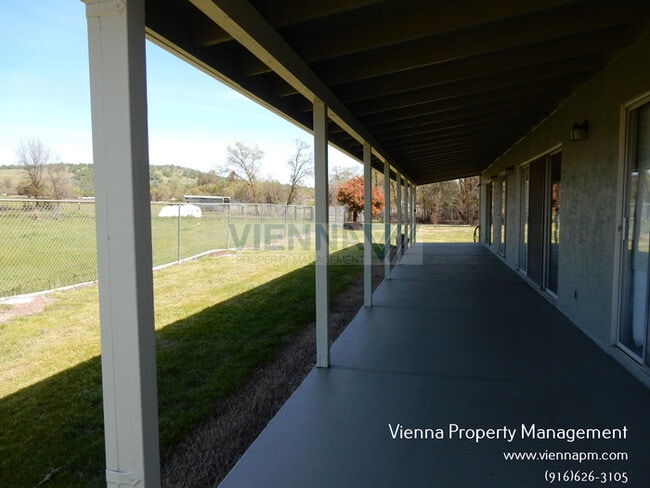 Building Photo - 1075 Big Ben Rd