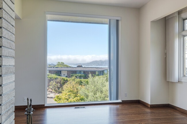 Building Photo - 90 Geldert Dr