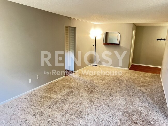 Building Photo - 1304 W Medicine Lake Dr