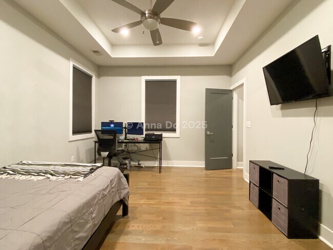 Building Photo - 809 21st Ave N