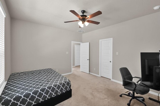 Building Photo - 17052 Easter Lily Dr