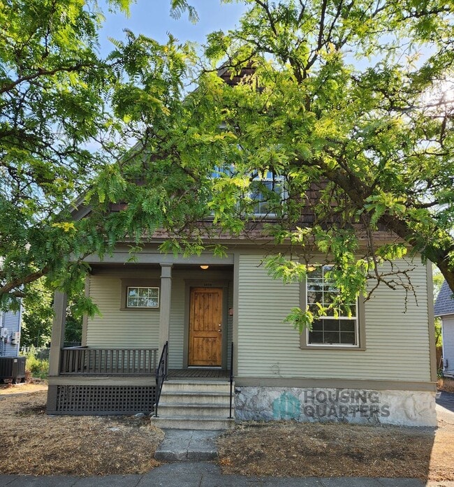 Building Photo - 1420 N Cedar St