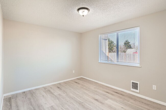 Building Photo - 209 E 36th St