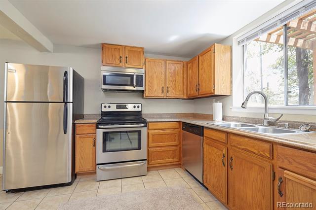Building Photo - 241 Elmwood Dr