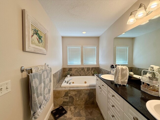 Building Photo - Carillon townhome in Gated Community