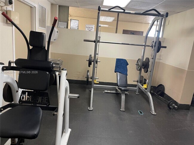 Building Photo - 1831 Sabal Palm Dr