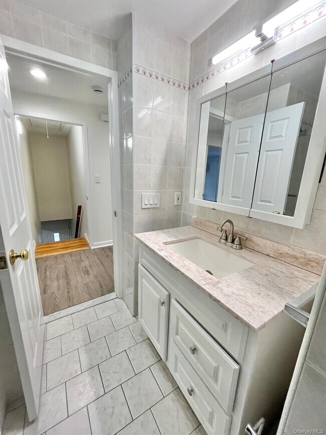 Building Photo - 103 Bennett Ave