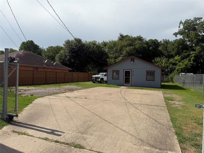 Building Photo - 516 Battlebell Rd