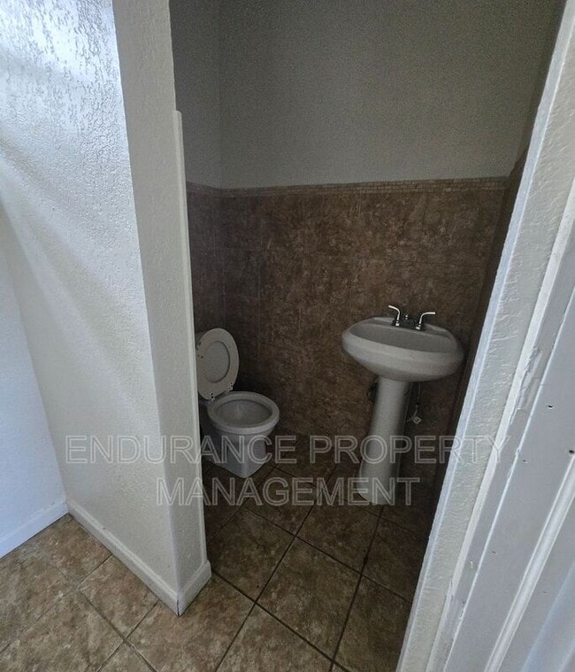 Building Photo - 1143 W 23rd St