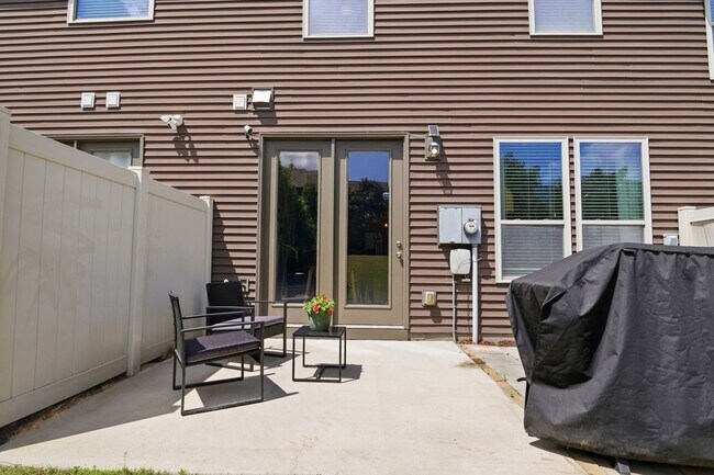 Building Photo - 1223 Bhaltair Ln