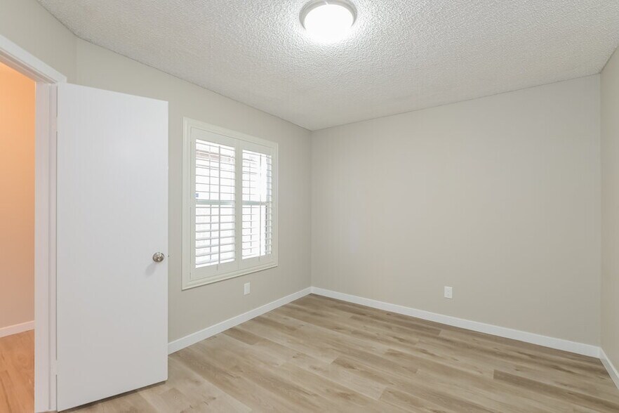 Building Photo - 360 Dooley Dr