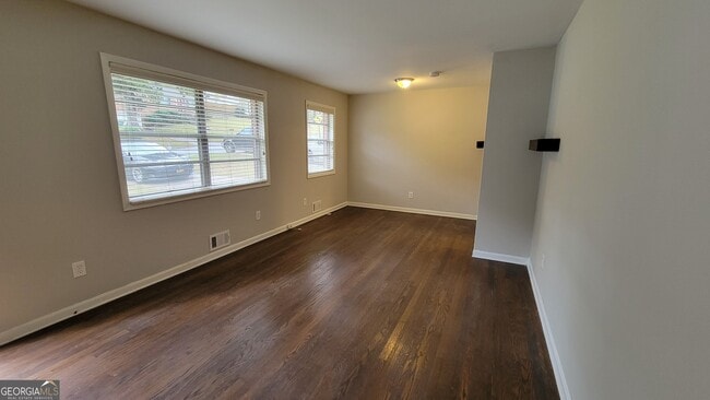 Building Photo - 2075 Claude St NW