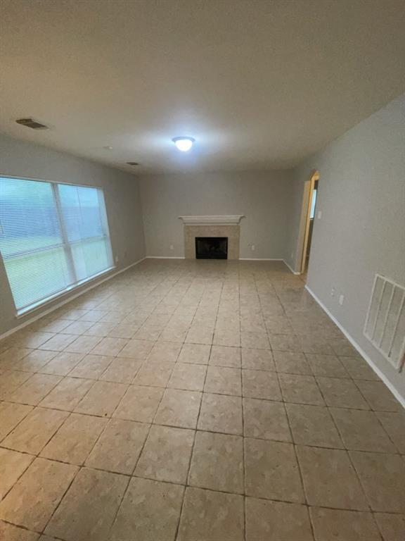 Building Photo - 20911 Southvine Ct