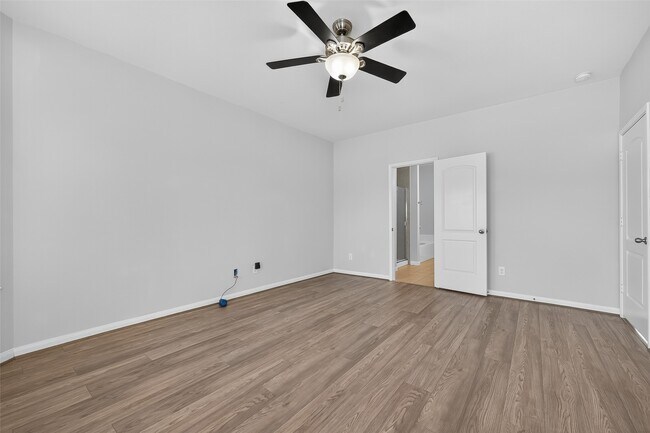 Building Photo - 5119 Harbor Palm Dr