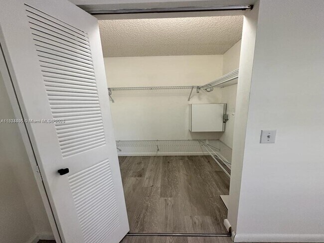 Building Photo - 1351 SW 125th Ave