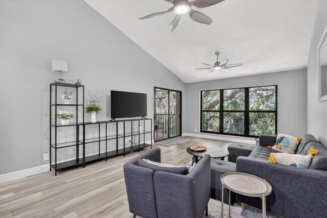 Building Photo - 5230 SE Seascape Way