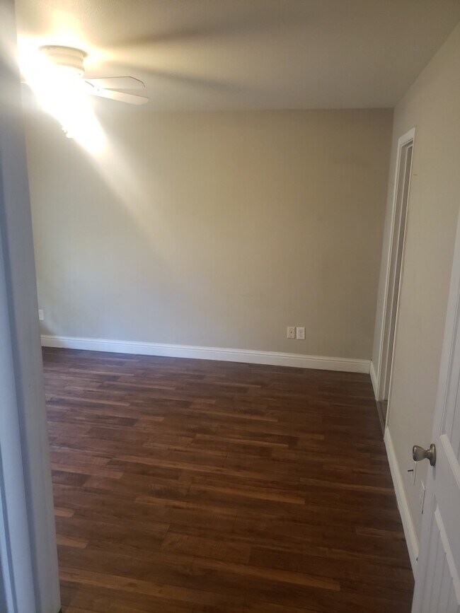 Building Photo - Duplex Home Available 76116