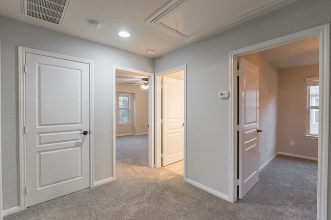 Building Photo - 50 Tidwillow Pl