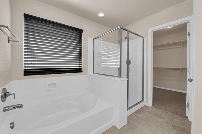 Building Photo - Immaculate 3 Bedroom, 2.5 Bathroom Home wi...