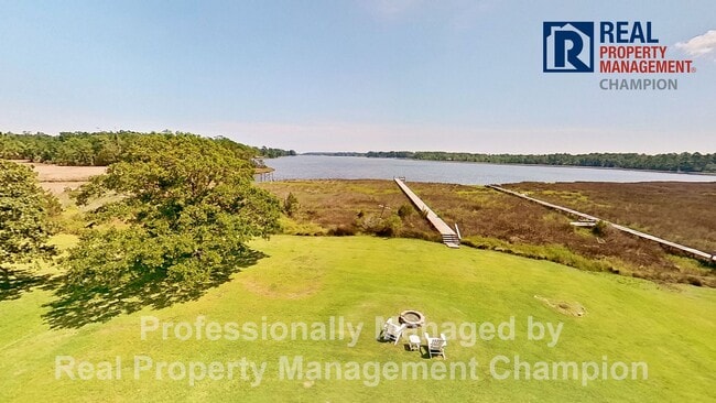 Building Photo - Charming Water Front Home with Private Dock