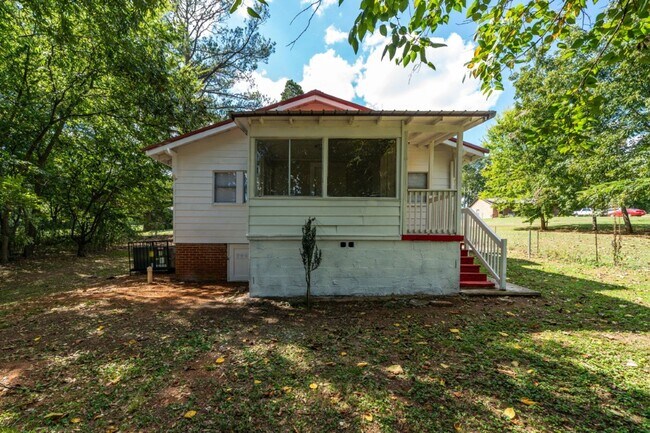 Building Photo - Move in Promo: $250 Off First Month's Rent!