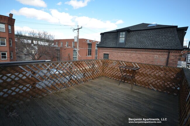 Building Photo - 39 Beacon St