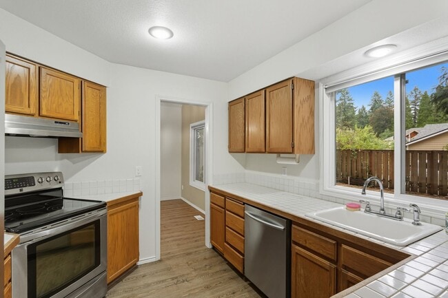 Building Photo - Beautiful 3-Bedroom Home for Rent – Spacio...