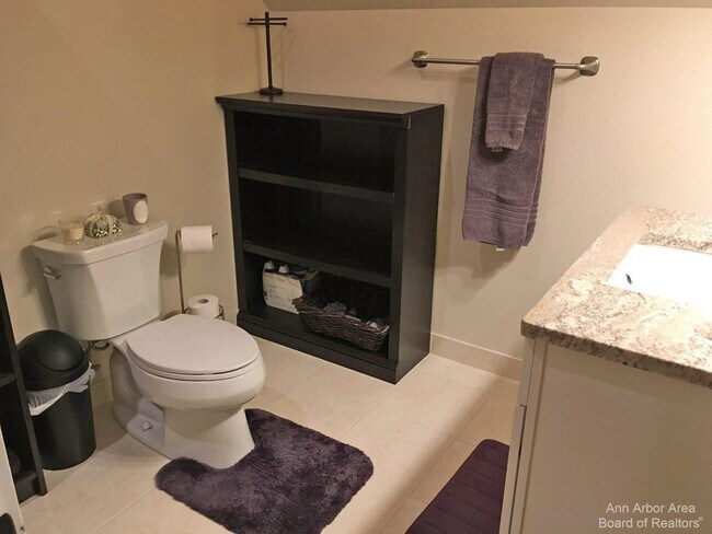 Building Photo - 438 3rd St