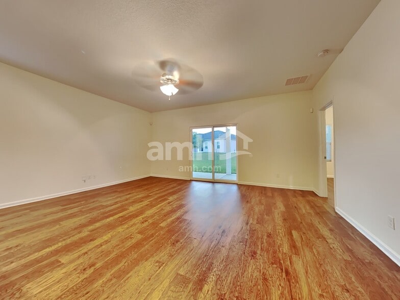 Building Photo - 9313 English Ivy Ct