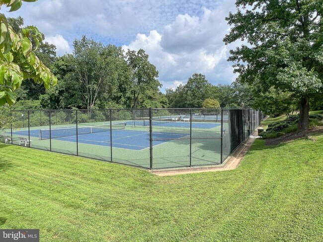 Building Photo - 5705 Chapman Mill Dr
