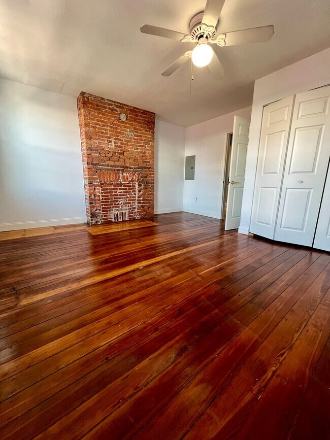 Building Photo - 713 S 2nd St