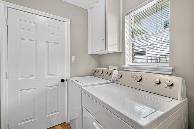 Building Photo - 2107 Briargreen Dr