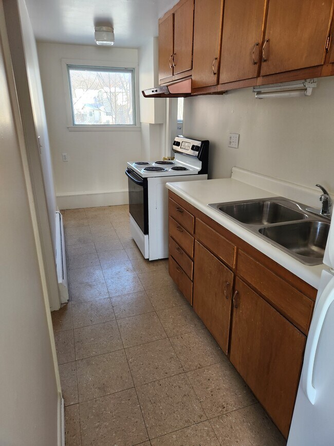 kitchen - 116 W High St