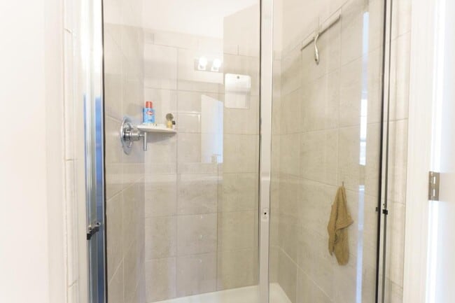 Building Photo - 645 Jenny Wy