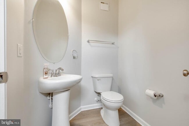 Building Photo - 7599 Taunton Ct