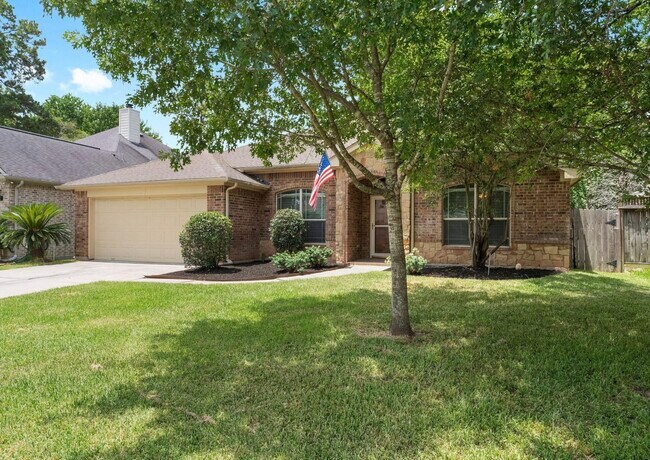 Building Photo - 12822 Lakeshore Dr