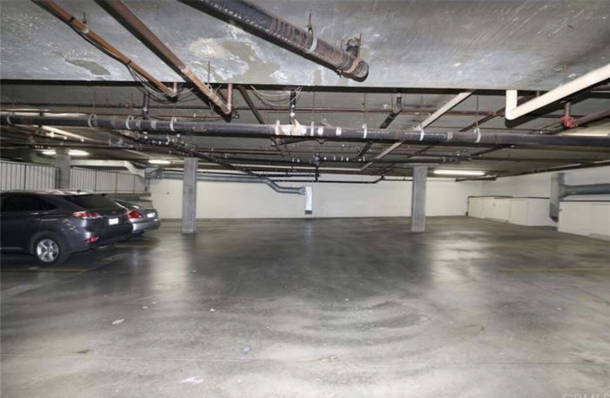 Building Photo - 441 E San Jose Ave