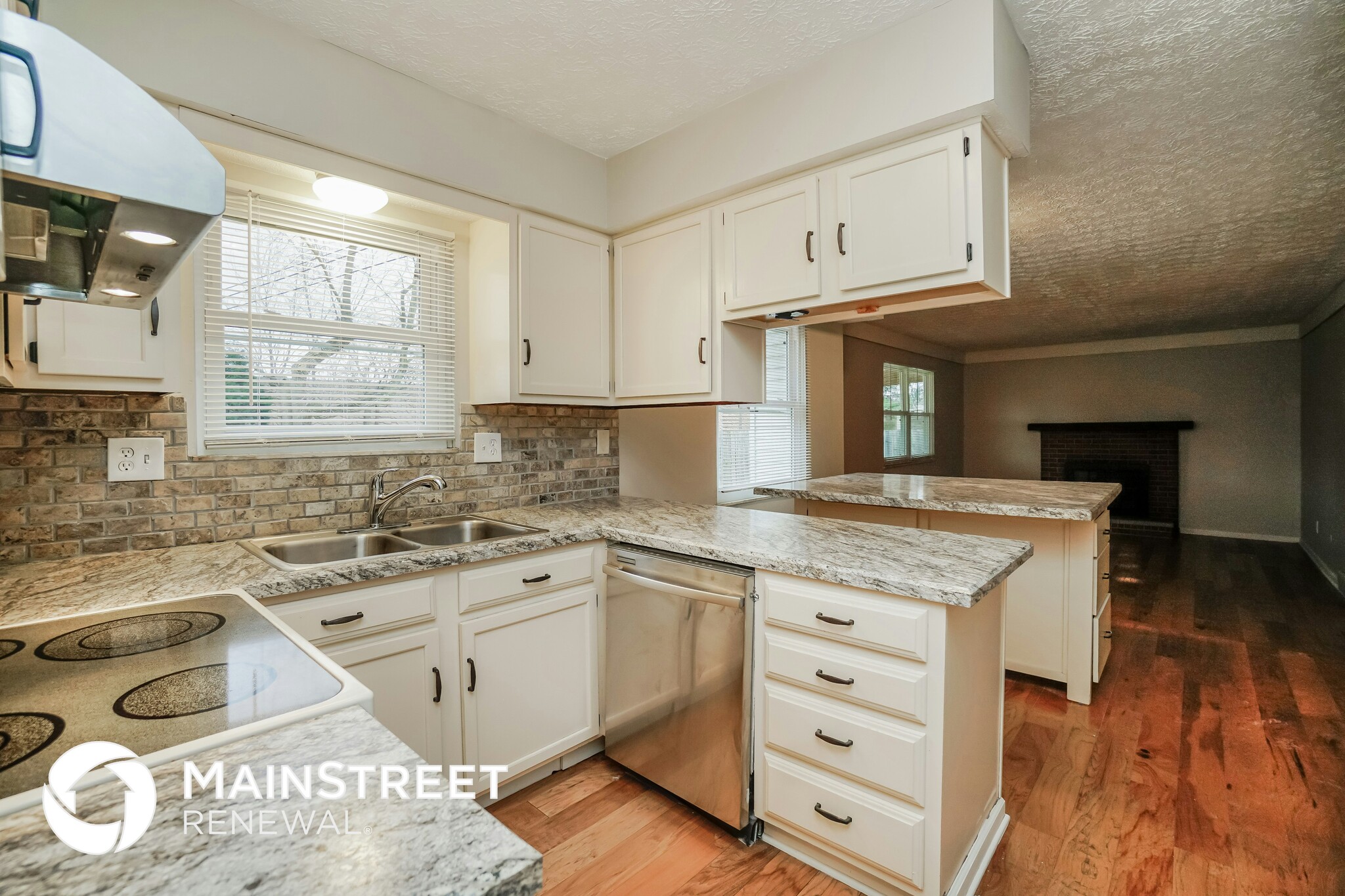 Building Photo - 2695 Kenview Rd S