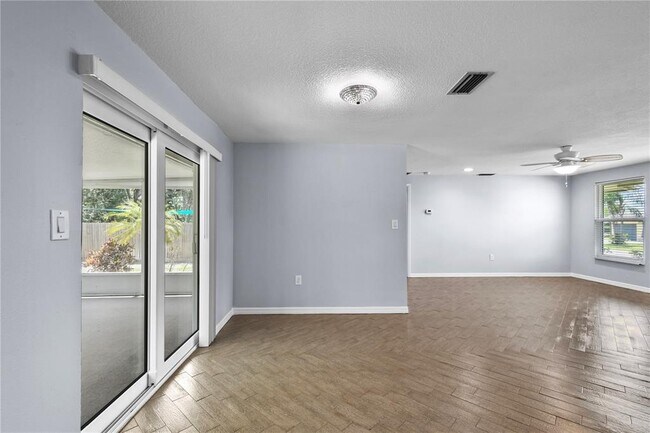 Building Photo - 4612 8th St Ct E