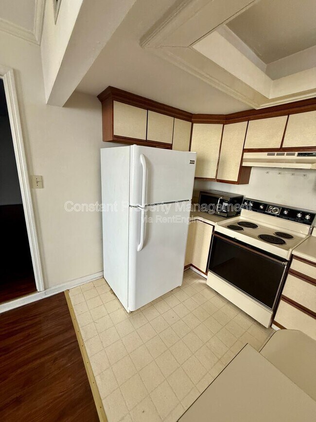 Building Photo - 1031 Bond St