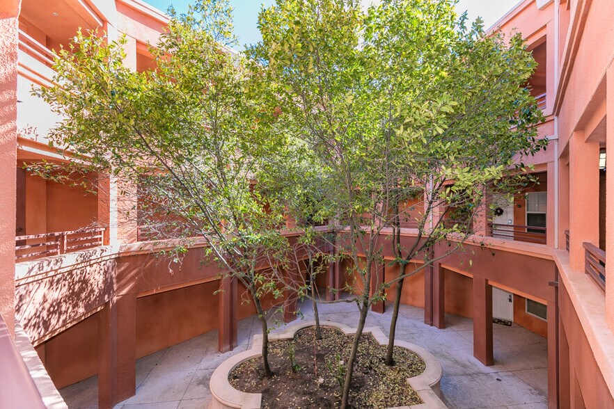 Building Photo - 320 Caldecott Ln